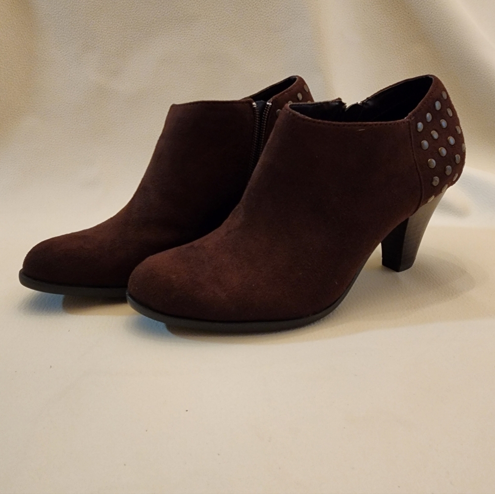 Laura Ashley Lafindon Sz 6 M Studded Back Brown Suede Ankle Zippered Shoes